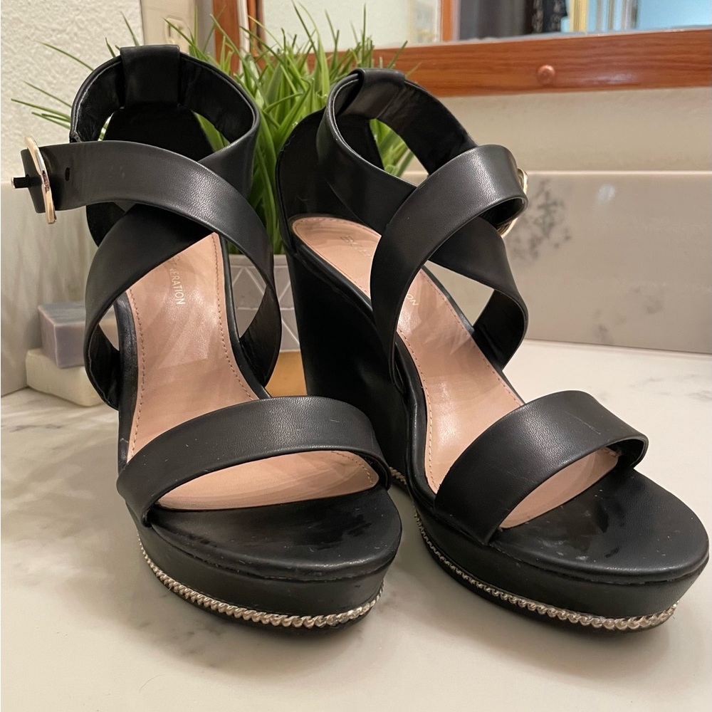 BCBGeneration Jae Black Platform Strappy Wedge Gold Buckle & Chain Detail - Picture 7 of 12